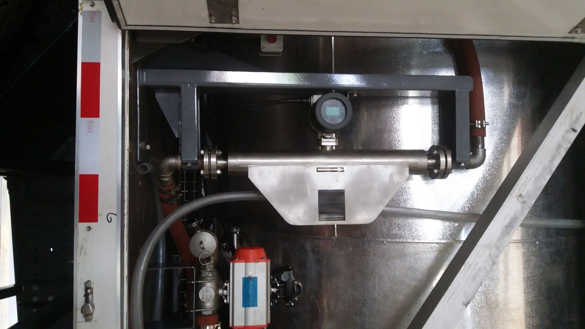 Flow meter for oil tank trucks