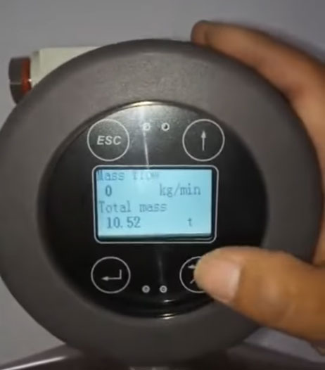 Вимірювання густини та температури кетчупу одним датчиком потоку Ketchup density and temperature measurement by one flow sensor